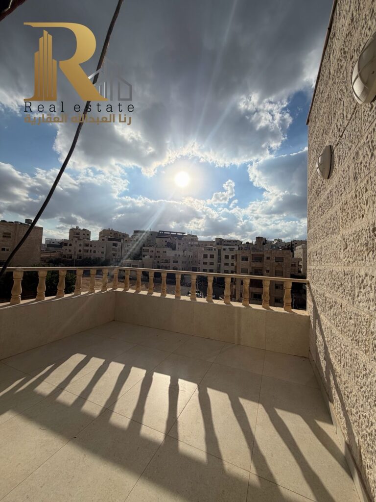 شقة طابقية مع روف للبيع في خلدا – أم السماق | 230م²
